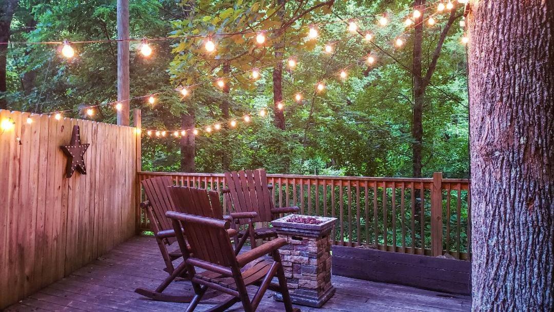 Treehouse Between Gatlinburg And Pigeon Forge. Pet Friendly! Exterior photo